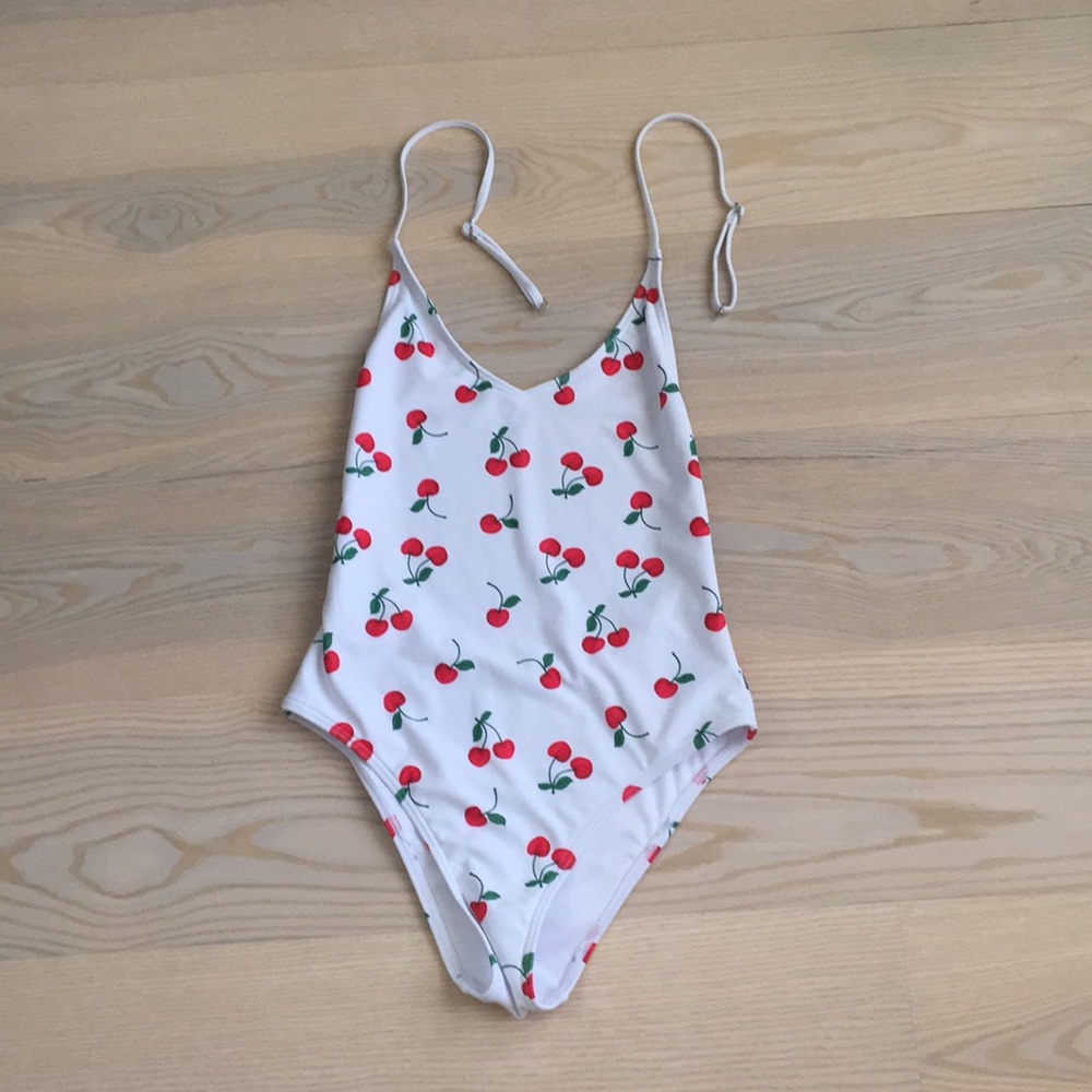 SOUTH BEACH Cherries NWOT Bathing Suit -4 w/ 🍒 -1 pc adj-LINED